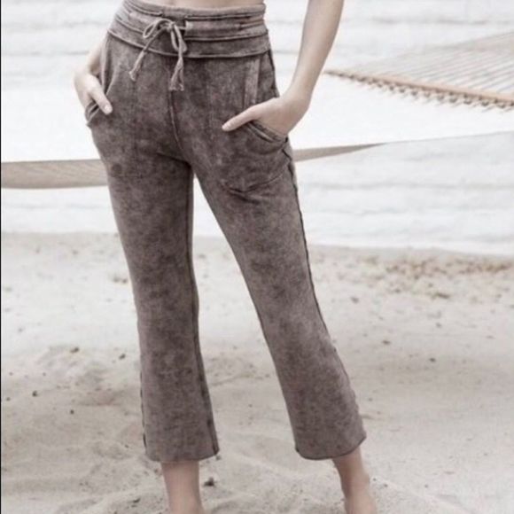 NWOT Free People Movement Cropped Joggers size M - Picture 2 of 8